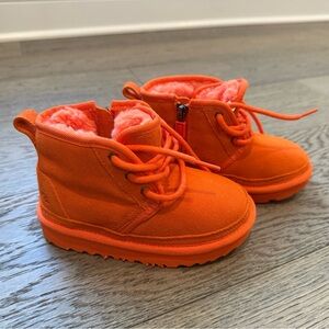 UGG Neumel II Boots- kids orange suede, size 10